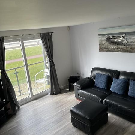 Beach Front Ground Floor Apartment Llanelli Luaran gambar