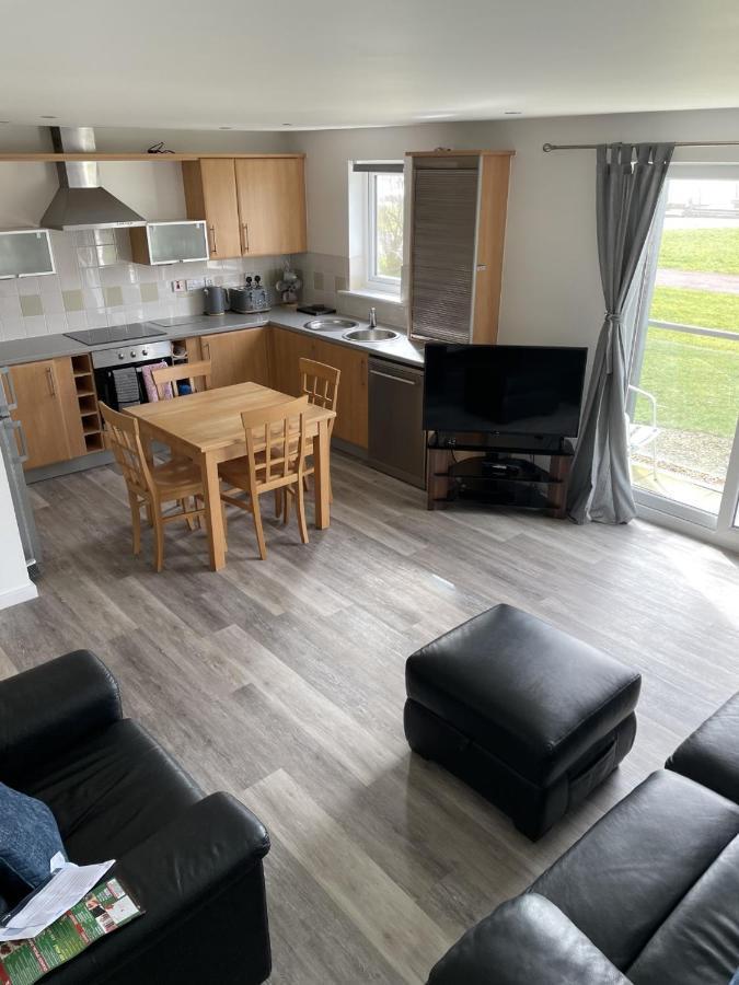 Beach Front Ground Floor Apartment Llanelli Luaran gambar