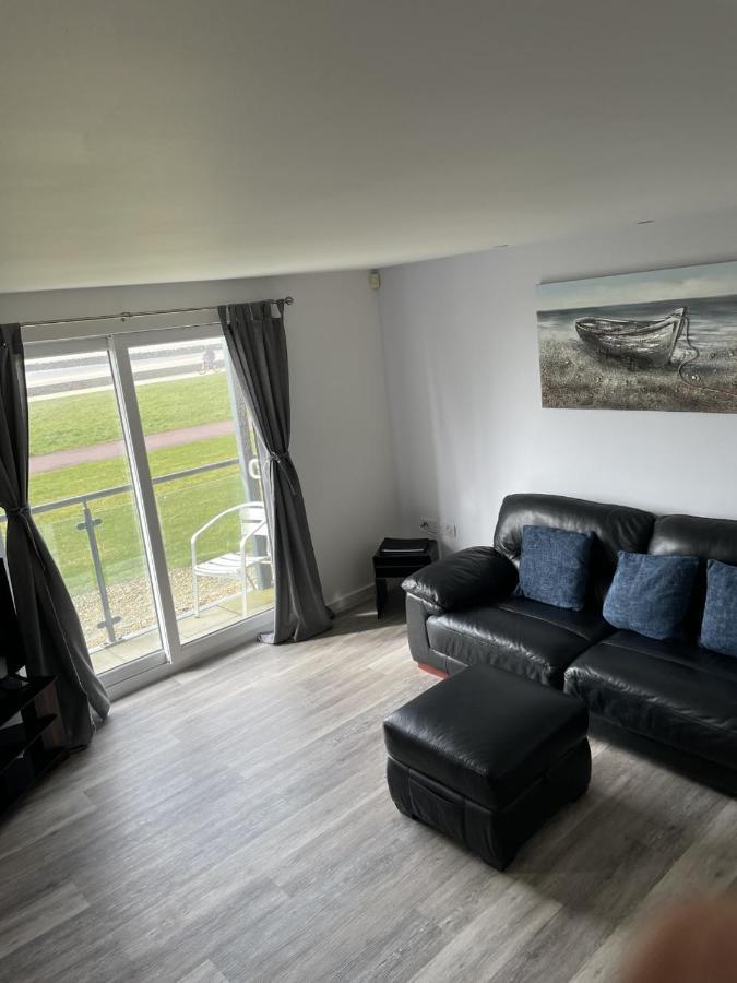 Beach Front Ground Floor Apartment Llanelli Luaran gambar