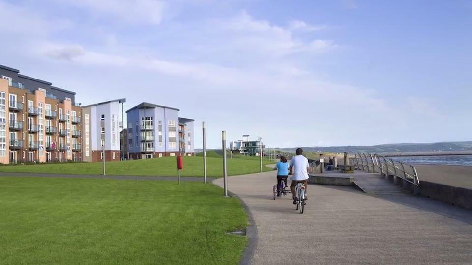 Beach Front Ground Floor Apartment Llanelli Luaran gambar